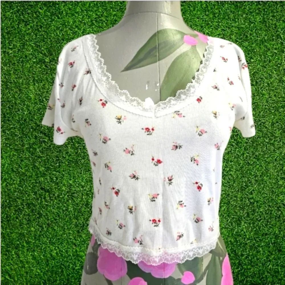 New- Aeropostal Floral Top Size L